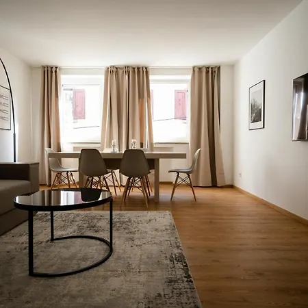 Old Town 2 Rooms/baths Appartement