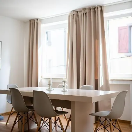 Old Town 2 Rooms/baths Daire