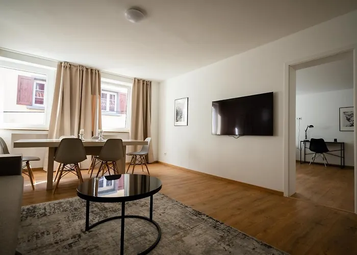 Old Town 2 Rooms/baths *