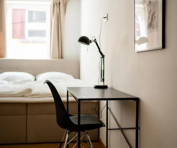 Old Town 2 Rooms/baths *